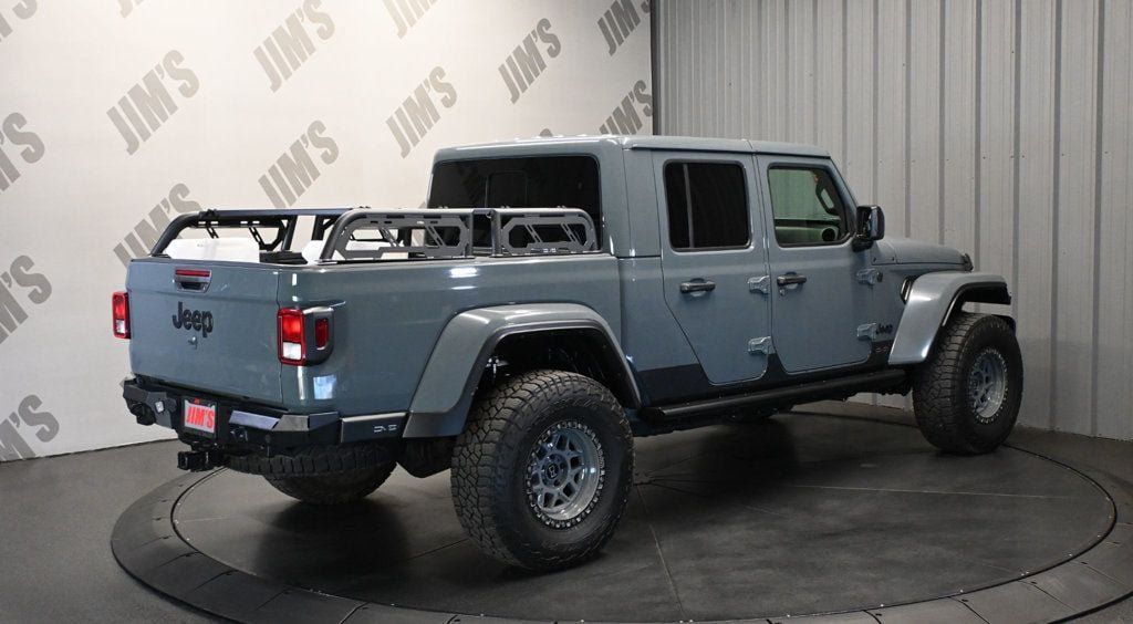 Used 2024 Jeep Gladiator Sport AWD/4WD image 5