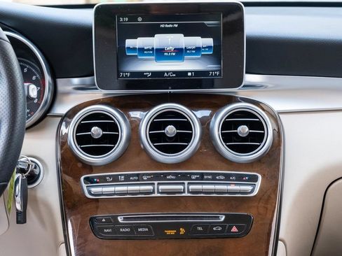 Used 2019 Mercedes-Benz GLC 300 4MATIC image 18