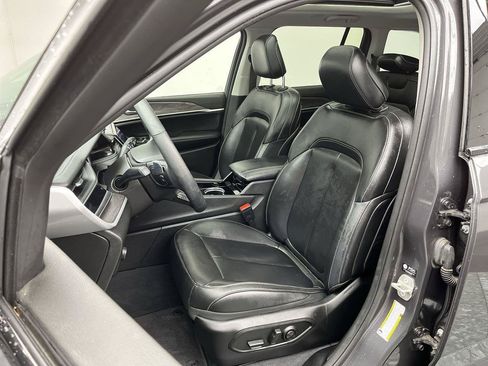 Used 2023 Jeep Grand Cherokee 4WD 4xe image 10