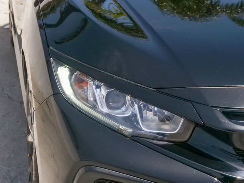 Used 2017 Honda Civic Sport image 4