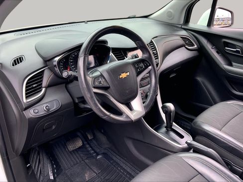 Used 2019 Chevrolet Trax LT w/ LT Convenience Package AWD/4WD image 18