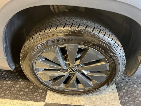 Certified 2024 Volkswagen Taos S FWD image 9