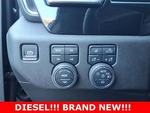 Used 2025 Chevrolet Silverado 2500 LTZ w/ LTZ Plus Package image 11