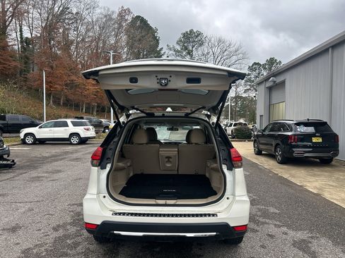 Used 2018 Nissan Rogue SV image 9