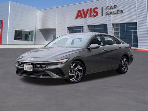 Used 2025 Hyundai Elantra SEL image 1