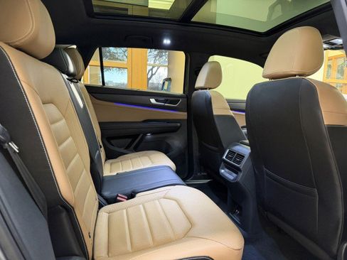 Used 2024 Volkswagen Atlas Cross Sport SEL R-Line image 18