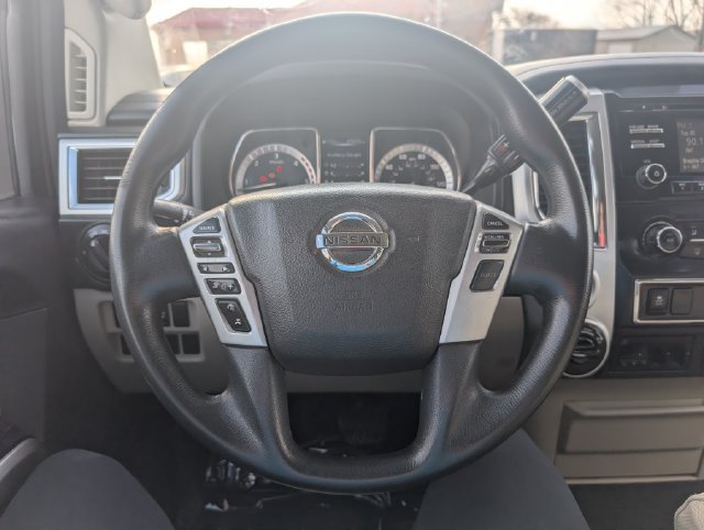 Used 2017 Nissan Titan SV AWD/4WD image 10
