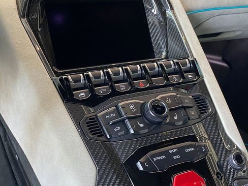 Used 2021 Lamborghini Aventador SVJ image 18
