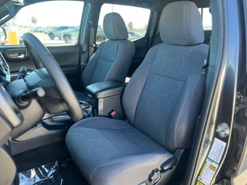 Used 2017 Toyota Tacoma TRD Off-Road AWD/4WD image 15