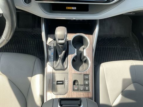 Certified 2025 Toyota Highlander Platinum AWD/4WD image 13