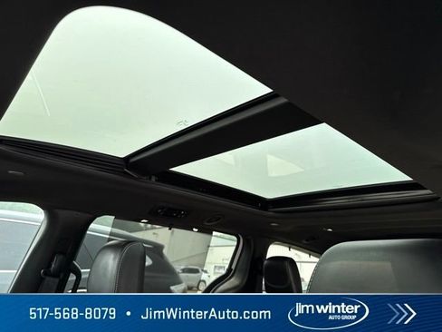 Used 2025 Chrysler Pacifica Limited FWD image 10