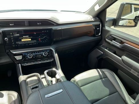 Used 2024 GMC Sierra 2500 Denali AWD/4WD image 17