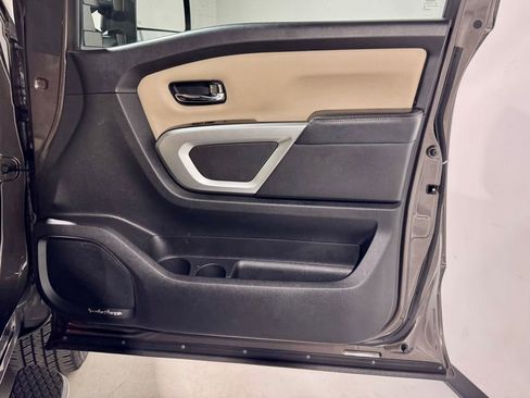 Used 2016 Nissan Titan SL image 24