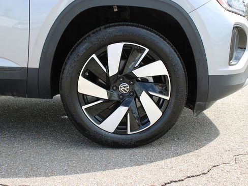 Used 2025 Volkswagen Atlas Cross Sport SE image 4