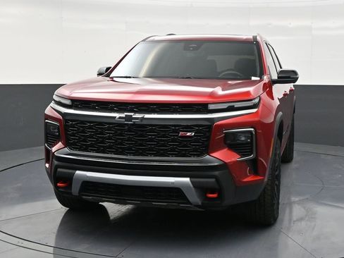 Used 2025 Chevrolet Traverse Z71 w/ Enhanced Driving Package image 8