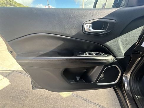 Used 2021 Jeep Compass Latitude image 13