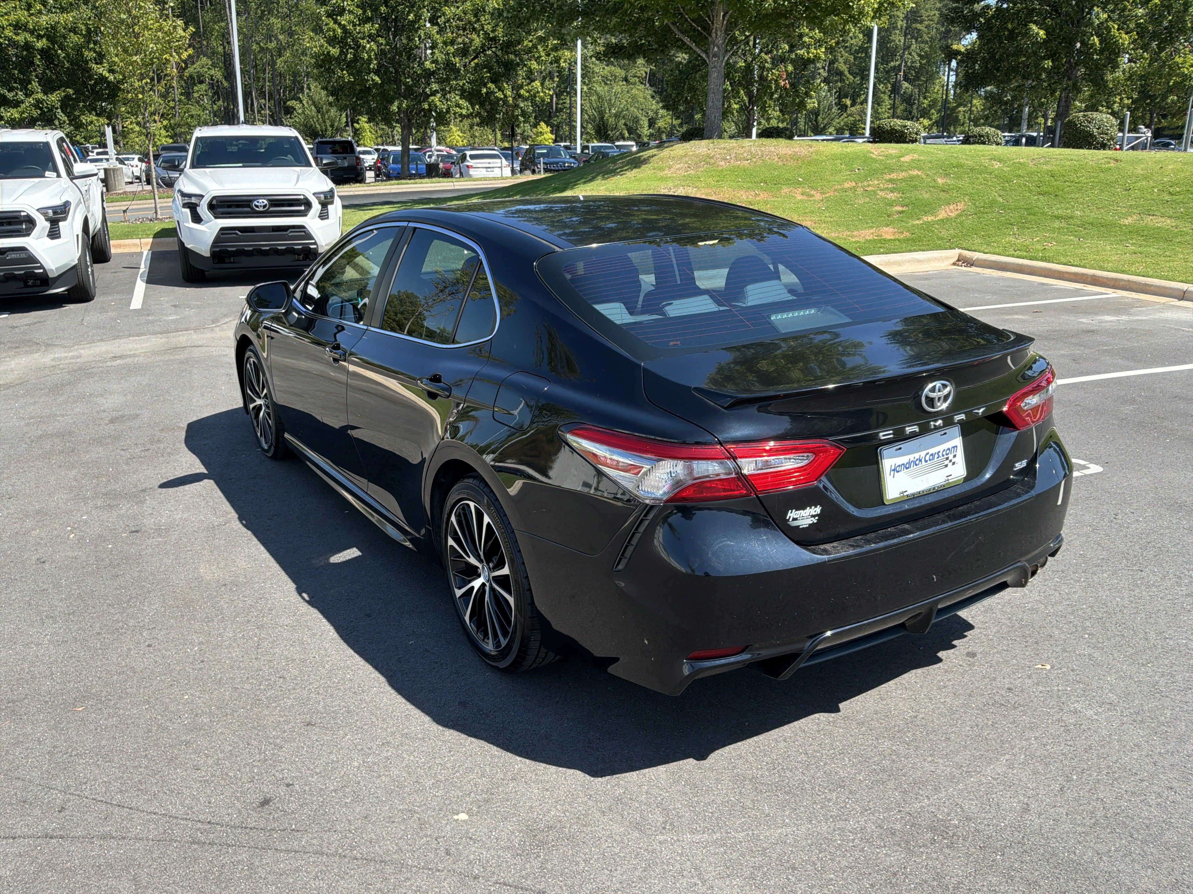 Used 2018 Toyota Camry SE w/ Moonroof Package FWD image 8
