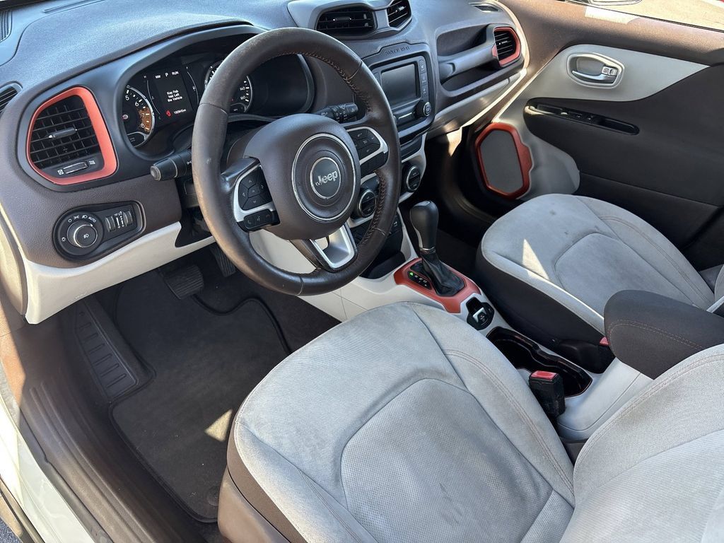 Used 2017 Jeep Renegade Latitude w/ Popular Equipment Group FWD image 18