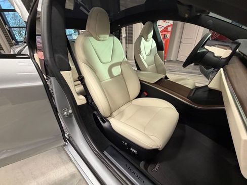Used 2024 Tesla Model S image 5