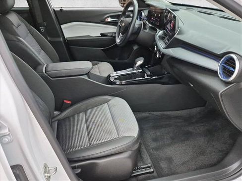 Certified 2024 Chevrolet Trax LT w/ Driver Confidence Package FWD image 19