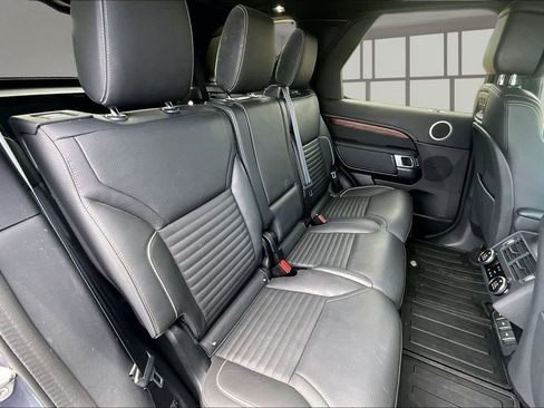 Used 2024 Land Rover Discovery Dynamic SE AWD/4WD image 27
