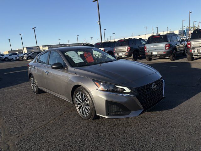 Used 2025 Nissan Altima 2.5 SV FWD image 3