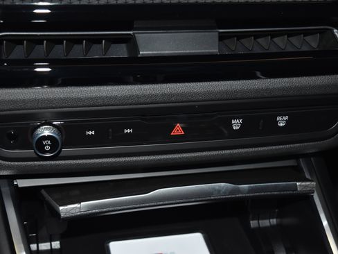 New 2026 BMW 330i xDrive Sedan w/ M Sport Package image 12