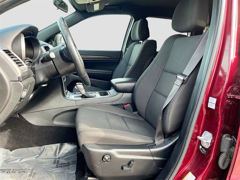 Used 2021 Jeep Grand Cherokee Laredo image 19