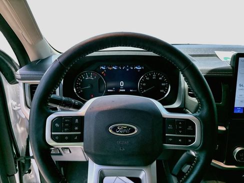 Used 2024 Ford Expedition XLT RWD image 13
