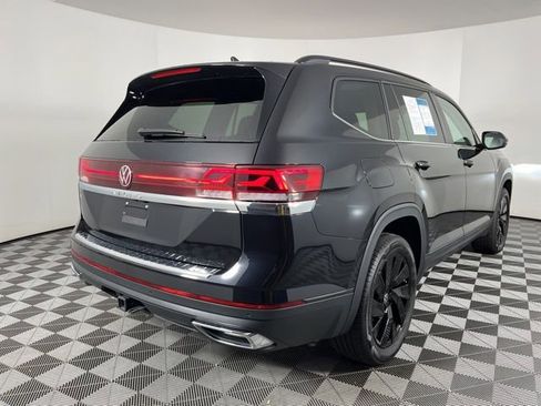 Used 2024 Volkswagen Atlas SE w/ Black Wheel Package image 10