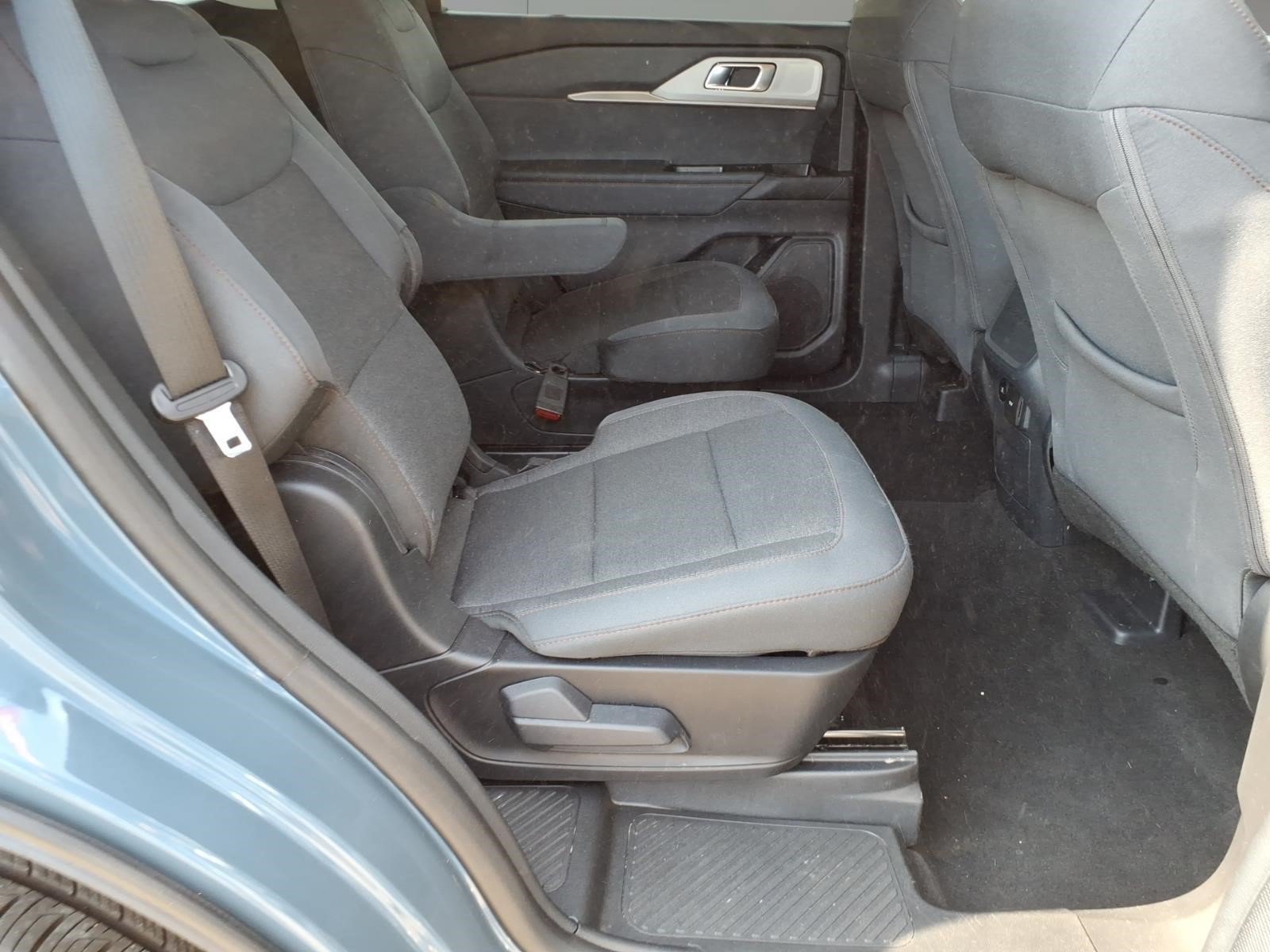 Used 2026 Ford Explorer Active AWD/4WD image 9