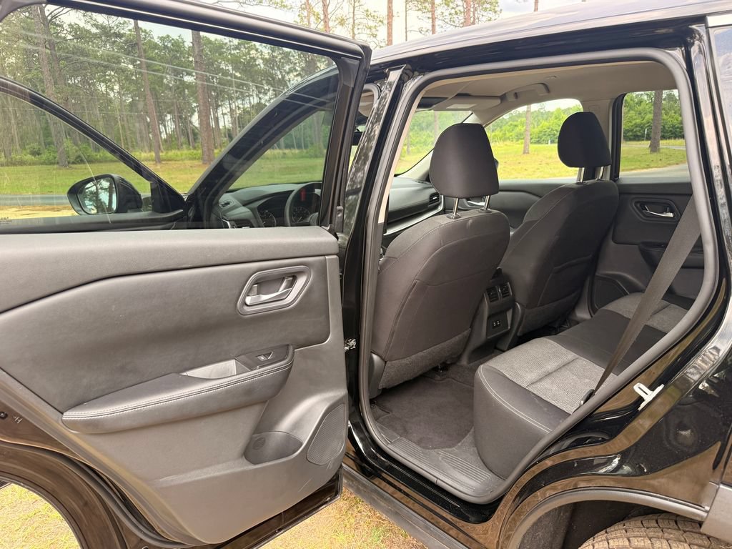 Used 2024 Nissan Rogue SV FWD image 24