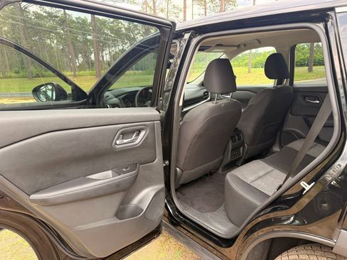 Used 2024 Nissan Rogue SV FWD image 24