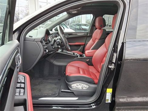 Used 2024 Porsche Macan S image 13