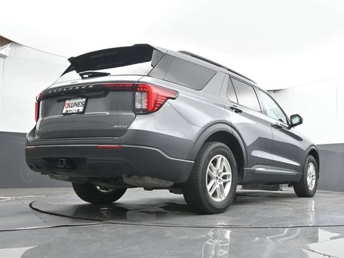Used 2025 Ford Explorer Active AWD/4WD image 40