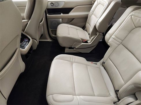 Used 2020 Lincoln Navigator Reserve w/ Luxury Package image 28