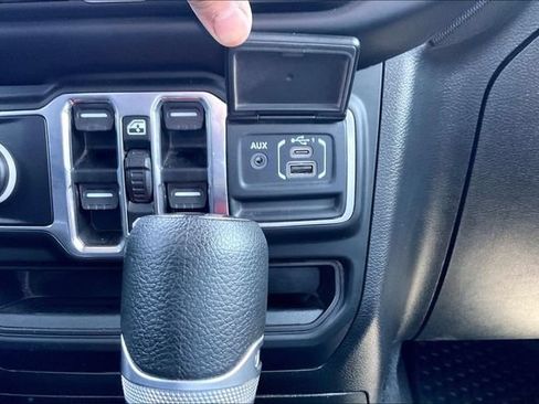 Used 2023 Jeep Gladiator Sport AWD/4WD image 25