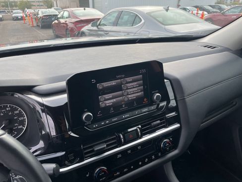 Used 2025 Nissan Pathfinder SV image 22