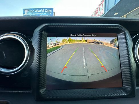 Used 2019 Jeep Wrangler Unlimited Sahara AWD/4WD image 35