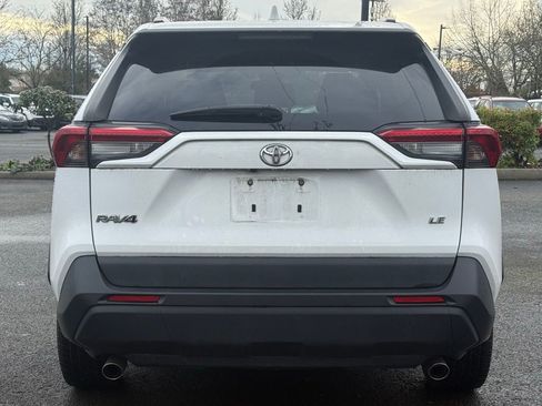 Used 2019 Toyota RAV4 LE image 4