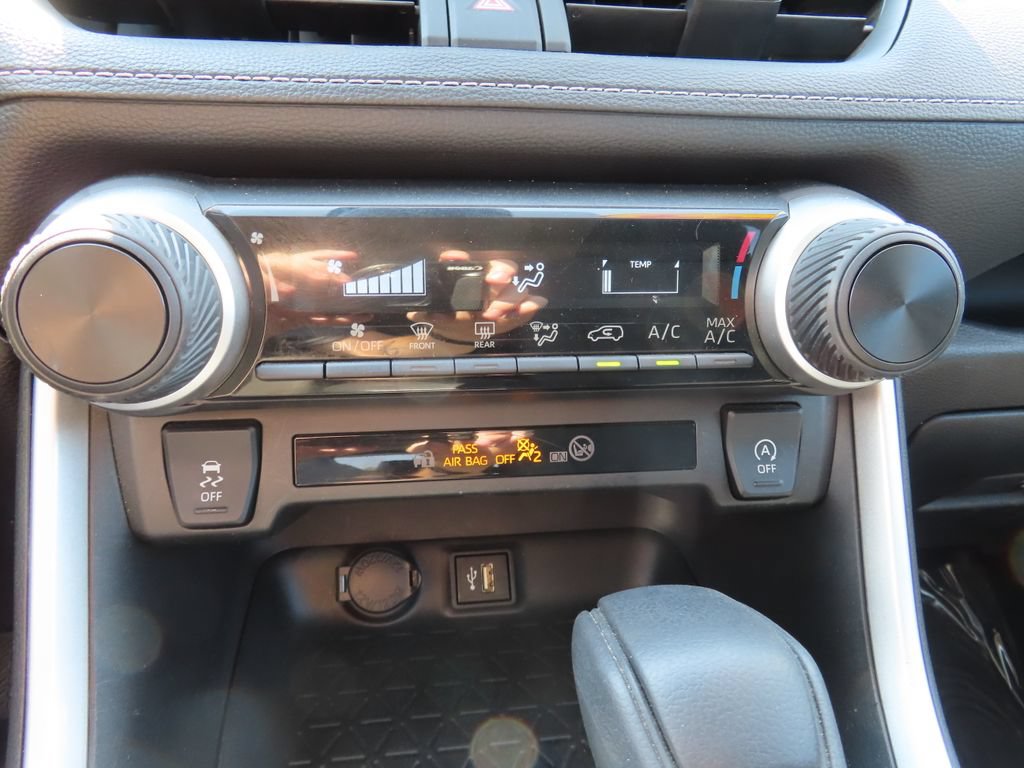 Used 2024 Toyota RAV4 LE AWD/4WD image 20