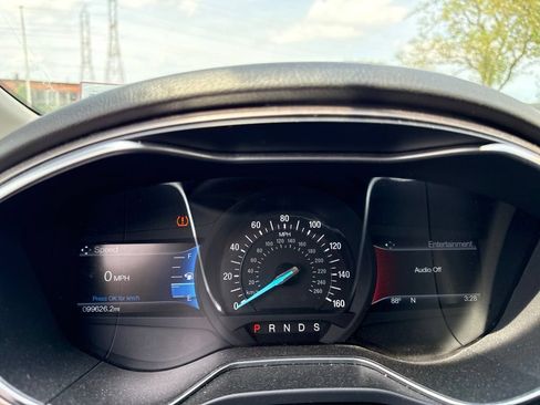 Used 2017 Ford Fusion SE w/ Fusion SE Technology Package FWD image 10