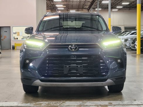 Used 2024 Toyota Grand Highlander Platinum image 2