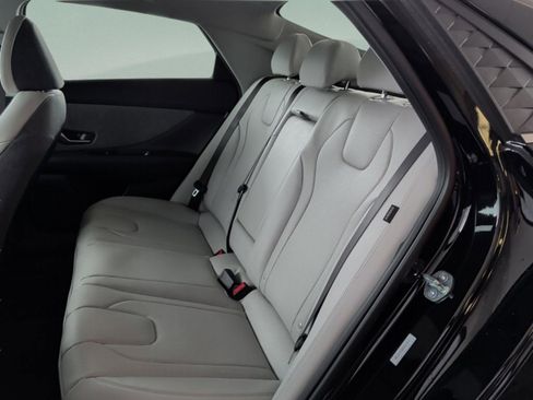 New 2026 Hyundai Elantra Limited image 40