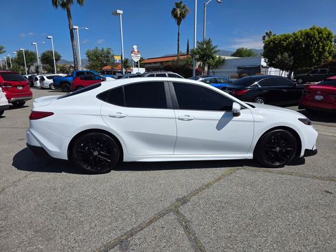 Used 2025 Toyota Camry SE FWD image 4