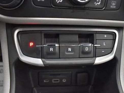 Used 2024 GMC Terrain SLT image 36