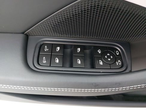 Used 2024 Porsche Panamera 4 image 30