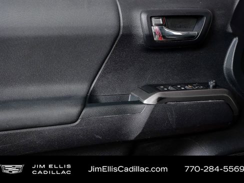 Used 2020 Toyota Tacoma TRD Sport image 7