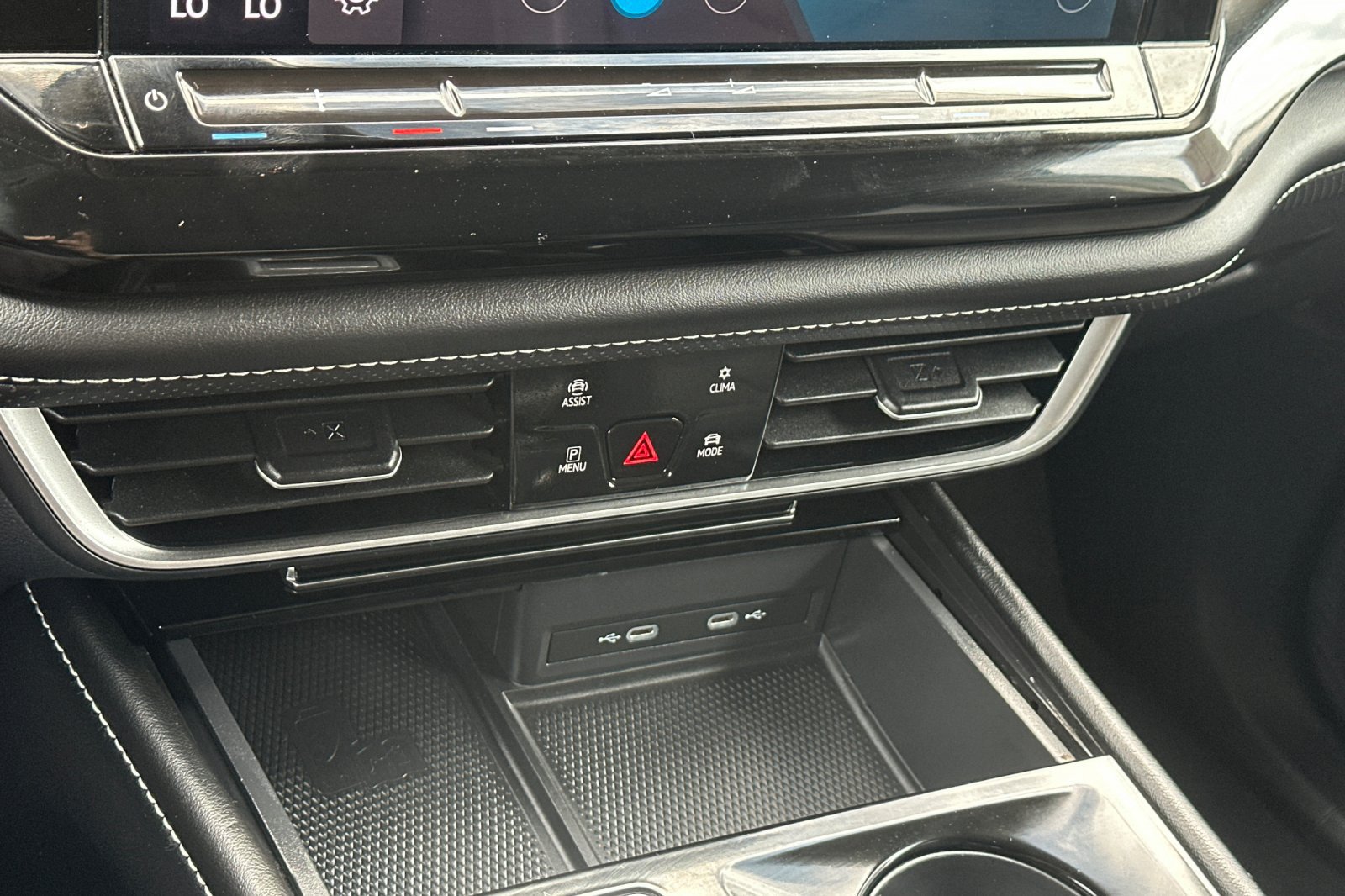 Used 2024 Volkswagen Atlas SE FWD image 20