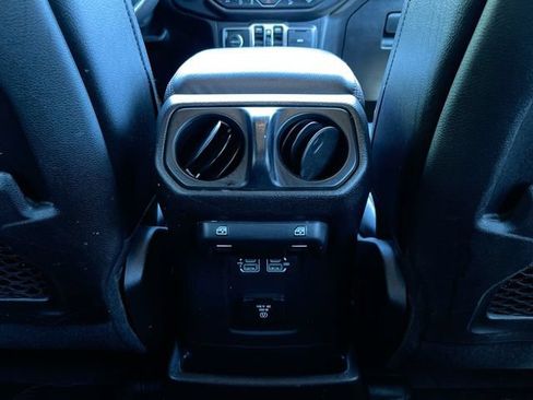 Used 2019 Jeep Wrangler Unlimited Rubicon w/ Uconnect 4C Nav & Sound Group AWD/4WD image 22